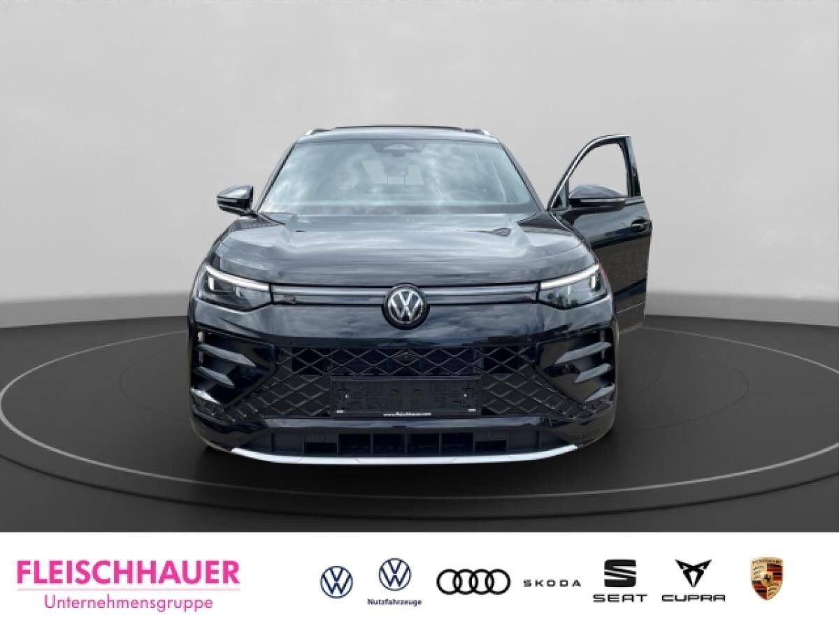 Volkswagen Tayron 1.5 TSI eHybrid R-Line AHK MATRIX PANO IQ.DRIVE