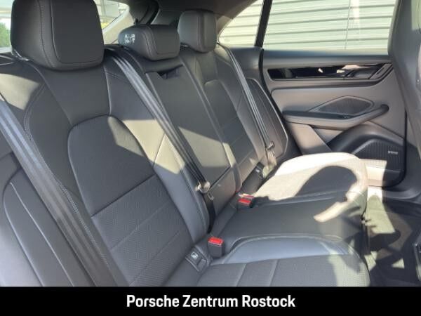 Porsche Macan 4