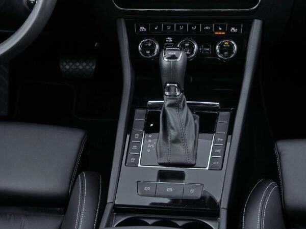 Skoda Superb Limousine L&K 2.0 TDI Stand*CANTON*AHK