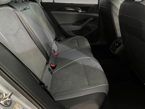 Volkswagen Passat Variant 1.5 TSI e-Hybrid DSG Business AHK Navi LED Kamera Tempomat