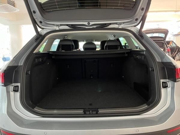 Volkswagen Passat Variant 1.5 TSI e-Hybrid DSG Business AHK Navi LED Kamera Tempomat