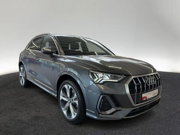 Audi Q3 45 TFSI quattro S line Pano Matrix AHK Kamera