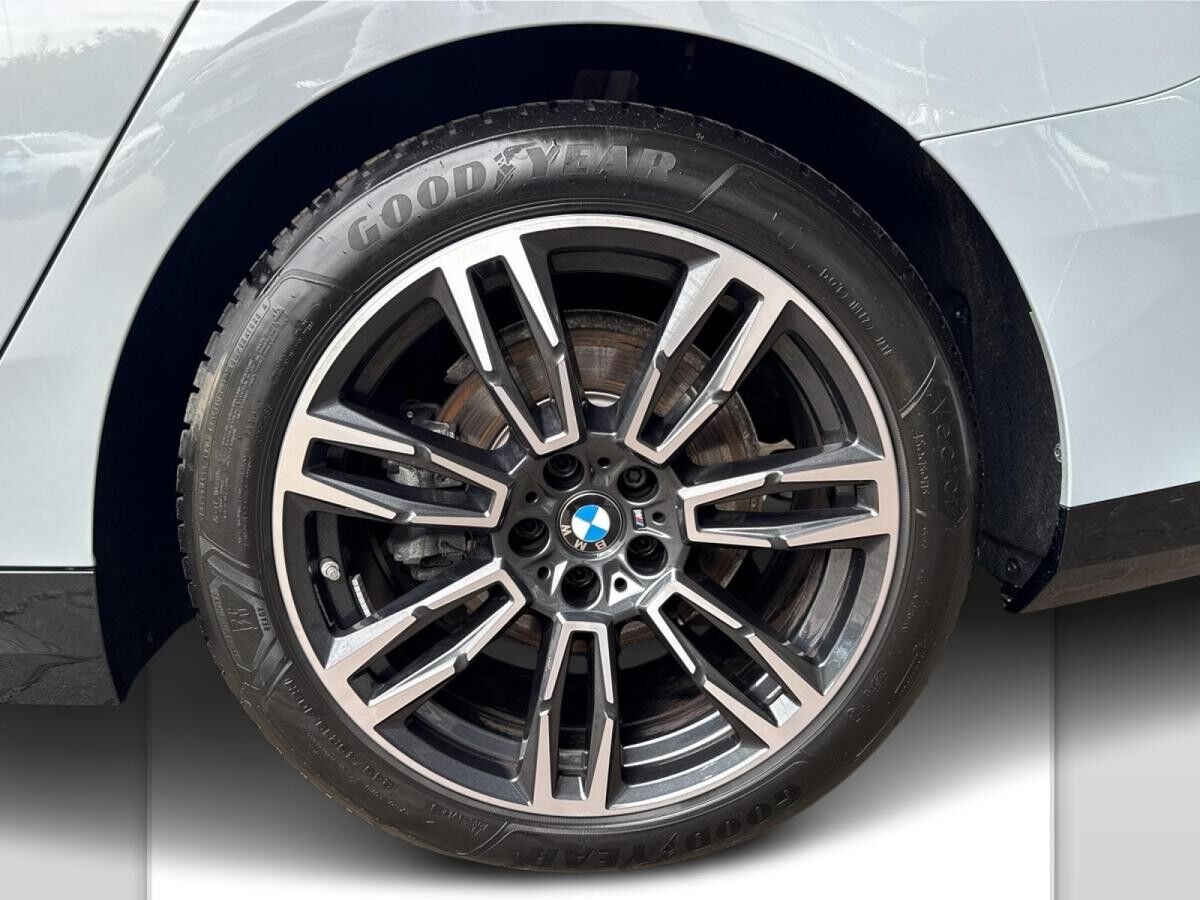 BMW 520 d Touring M Sportpaket Head-Up HK HiFi DAB BMW 520 d Touring M Sportpaket Head-Up HK HiFi DAB