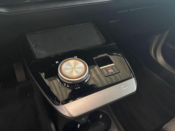 MG MG4 EV 49kWh Luxury Standard Range LIMITIERT