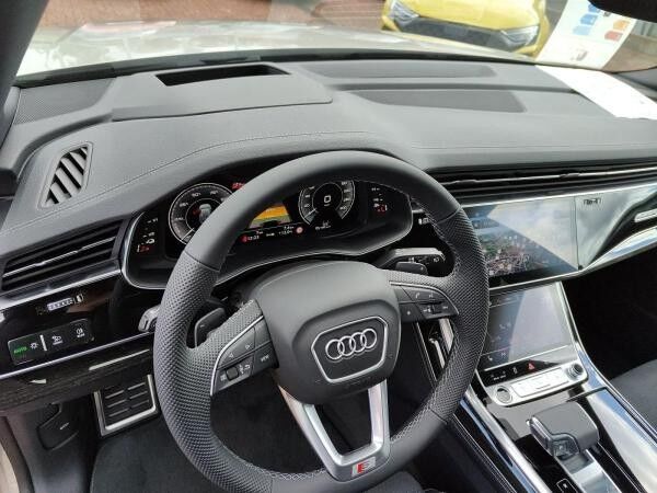 Audi Q8 SUV 55 TFSI e quattro tiptronic