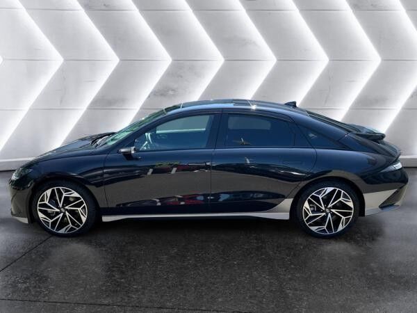 Hyundai IONIQ 6 77-kWh Uniq Elektro Vorführfahrzeug