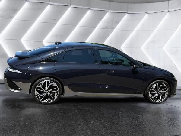 Hyundai IONIQ 6 77-kWh Uniq Elektro Vorführfahrzeug