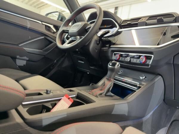 Audi Q3 45 TFSI quattro S line Pano Matrix AHK Kamera