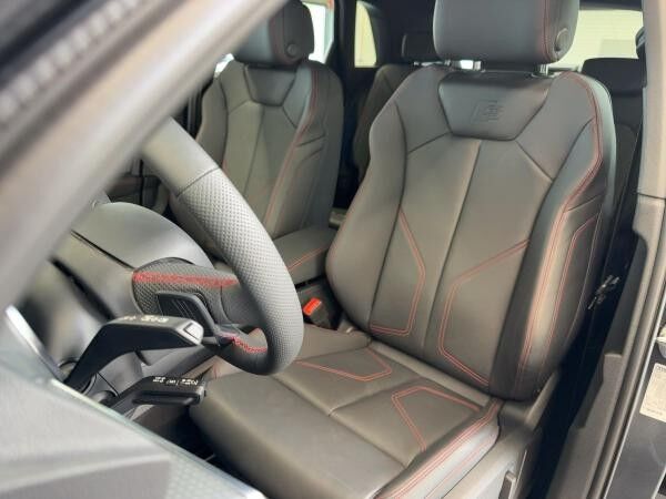Audi Q3 45 TFSI quattro S line Pano Matrix AHK Kamera