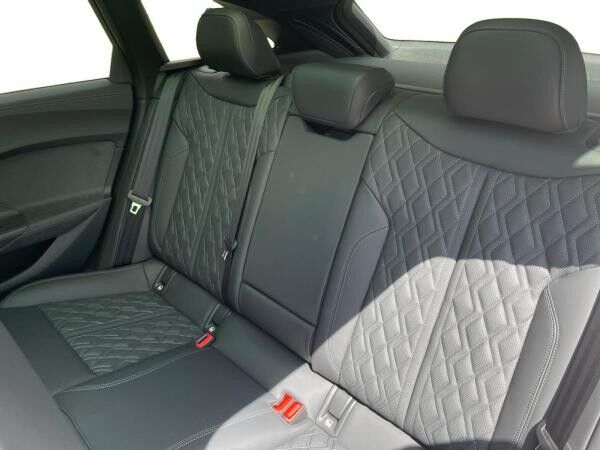 Audi A5 Avant e-hybrid quattro Stronic