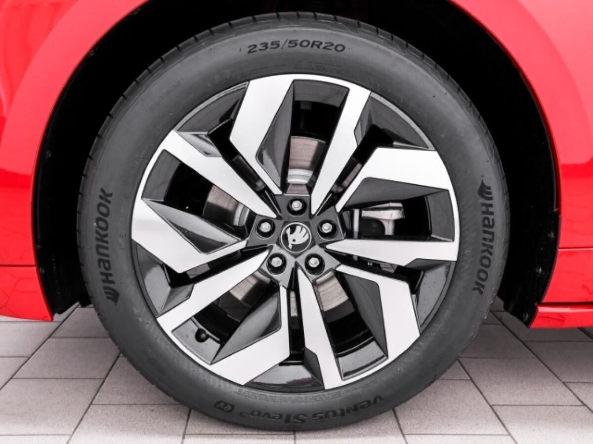 Skoda ENYAQ 60 Sportline AHK Kamera LED-Matrix pACC