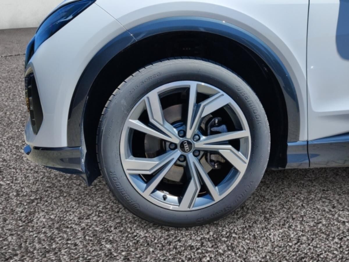 Audi Q4 e-tron e-tron Sportback 45 quattro advanced Matrix