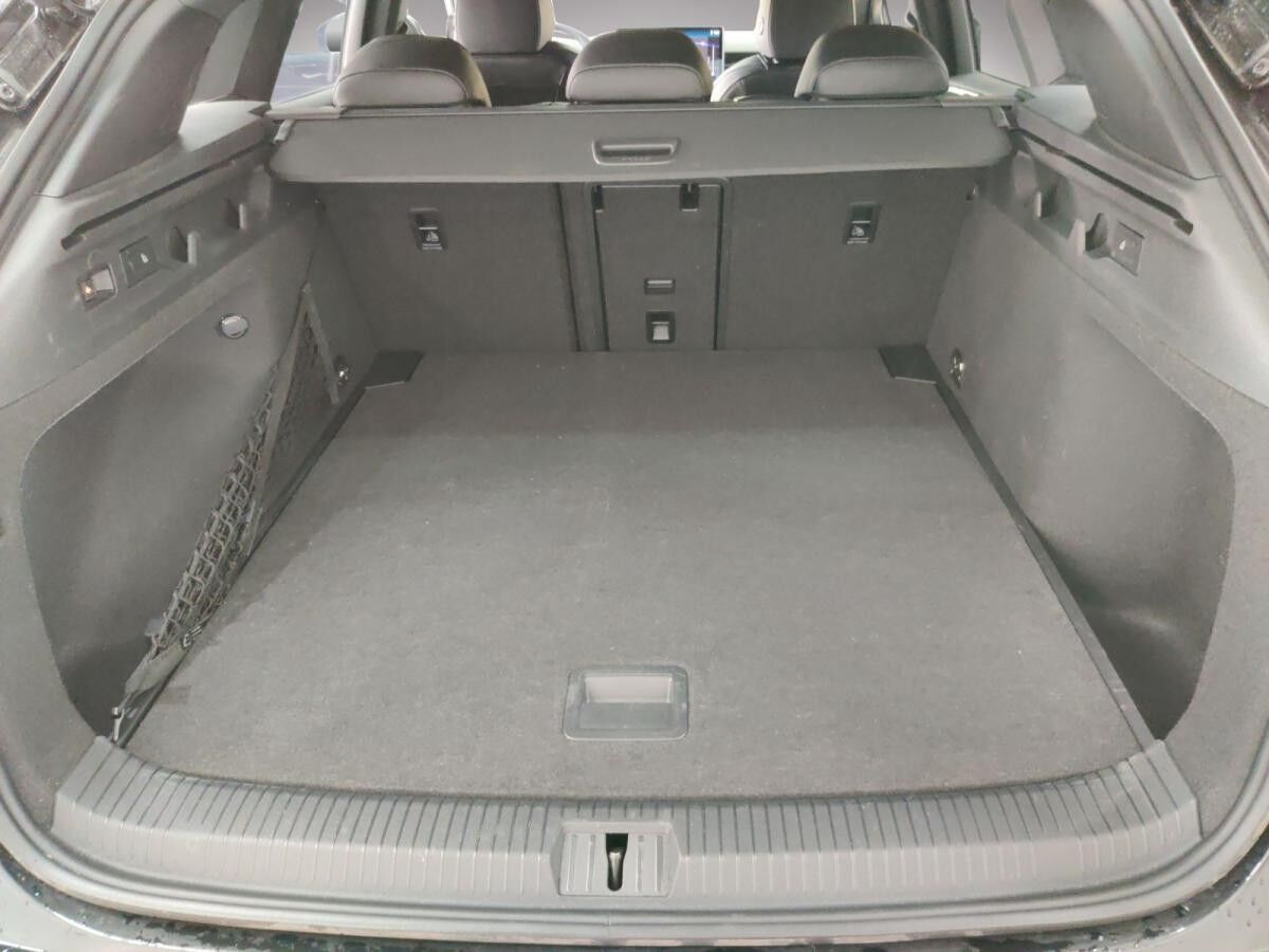 Volkswagen ID.7 Tourer Pro h/AHK/Matrix/Wärmepu/01.30Garantie