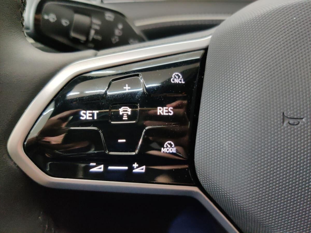 Volkswagen ID.7 Tourer Pro h/AHK/Matrix/Wärmepu/01.30Garantie