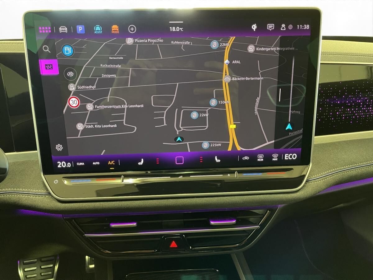 Volkswagen Passat Variant 1.5 eHybrid R-Line AHK Pano Matrix LM 1