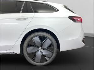 Volkswagen Passat Variant 1.5 eHybrid R-Line AHK Pano Matrix LM 1