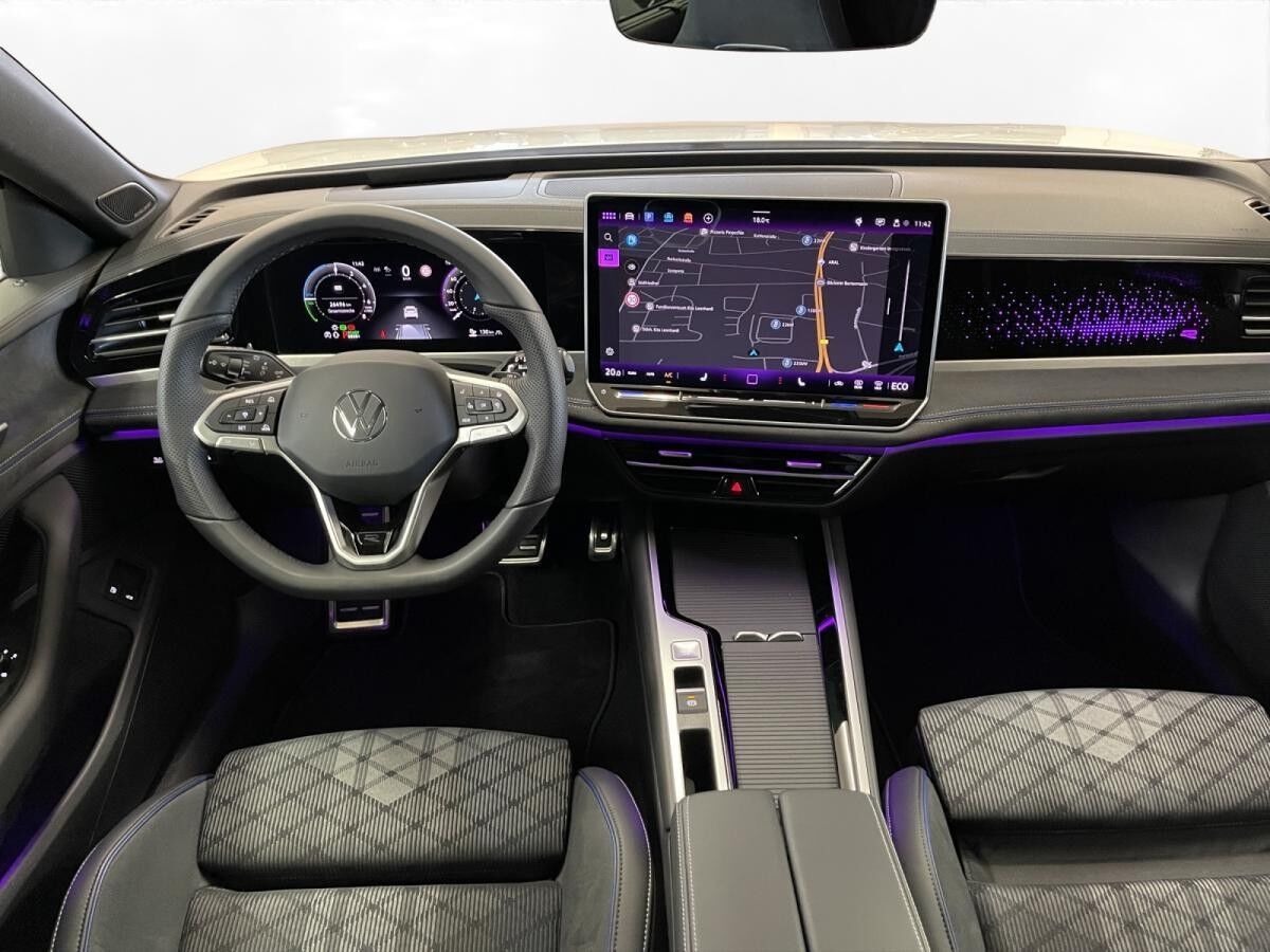 Volkswagen Passat Variant 1.5 eHybrid R-Line AHK Pano Matrix LM 1