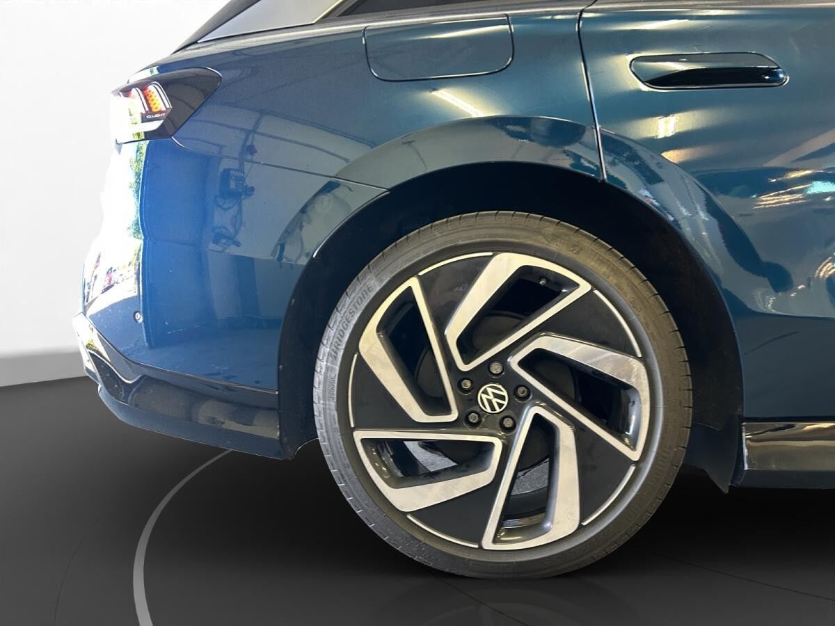 Volkswagen ID.7 Tourer Pro AHK Matrix LM 20" Navi ACC App-Connect