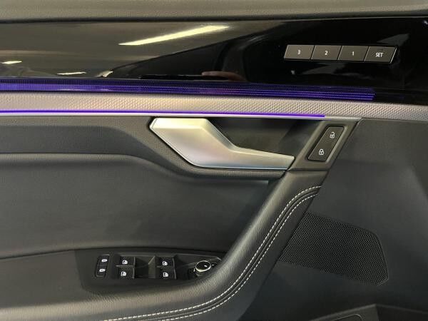 Volkswagen Touareg 3.0 TDI R-Line, Navi, Leder, BlackStyle, IQ-Light, AHK, Dynaudio, Luft