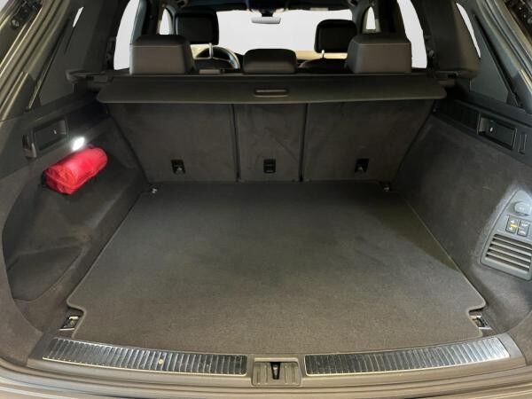 Volkswagen Touareg 3.0 TDI R-Line, Navi, Leder, BlackStyle, IQ-Light, AHK, Dynaudio, Luft