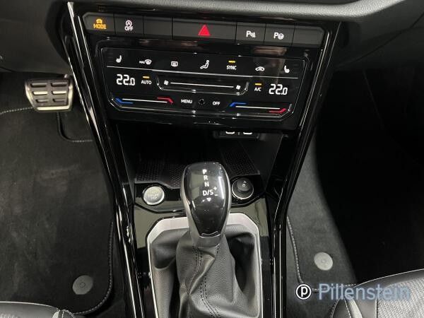 Volkswagen T-Roc TSI DSG R-LINE/BLACK BP+AHK+NAVI+IQ+EASY+18+