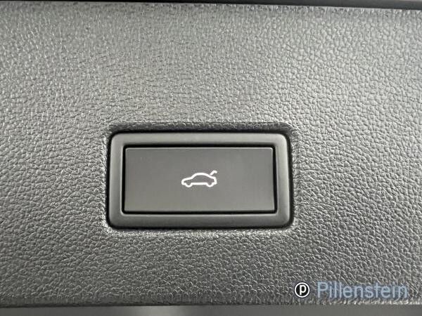 Volkswagen T-Roc TSI DSG R-LINE/BLACK BP+AHK+NAVI+IQ+EASY+18+