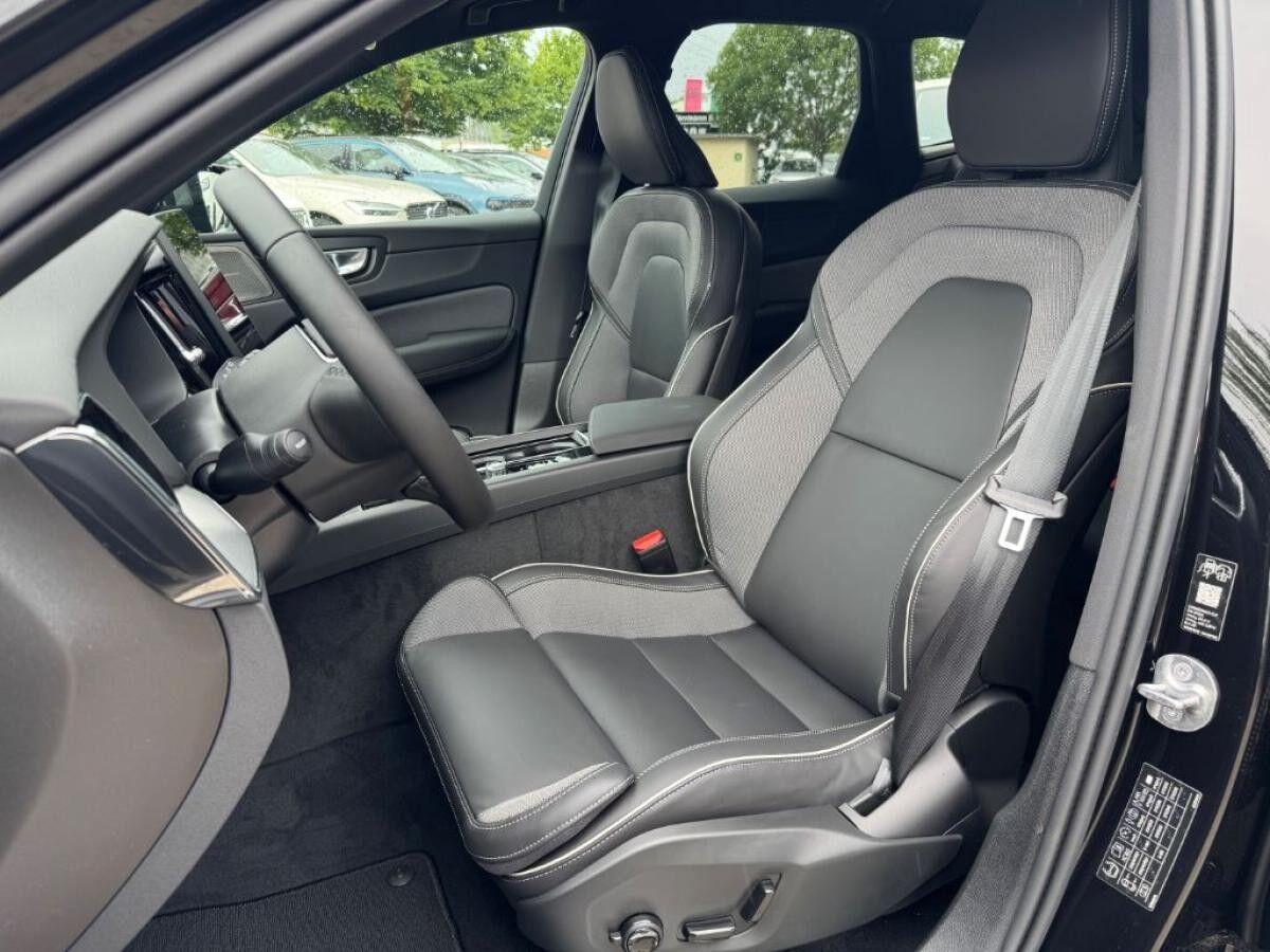 Volvo XC60 B5 B AWD Plus Black Edition+Pano+LichtPak