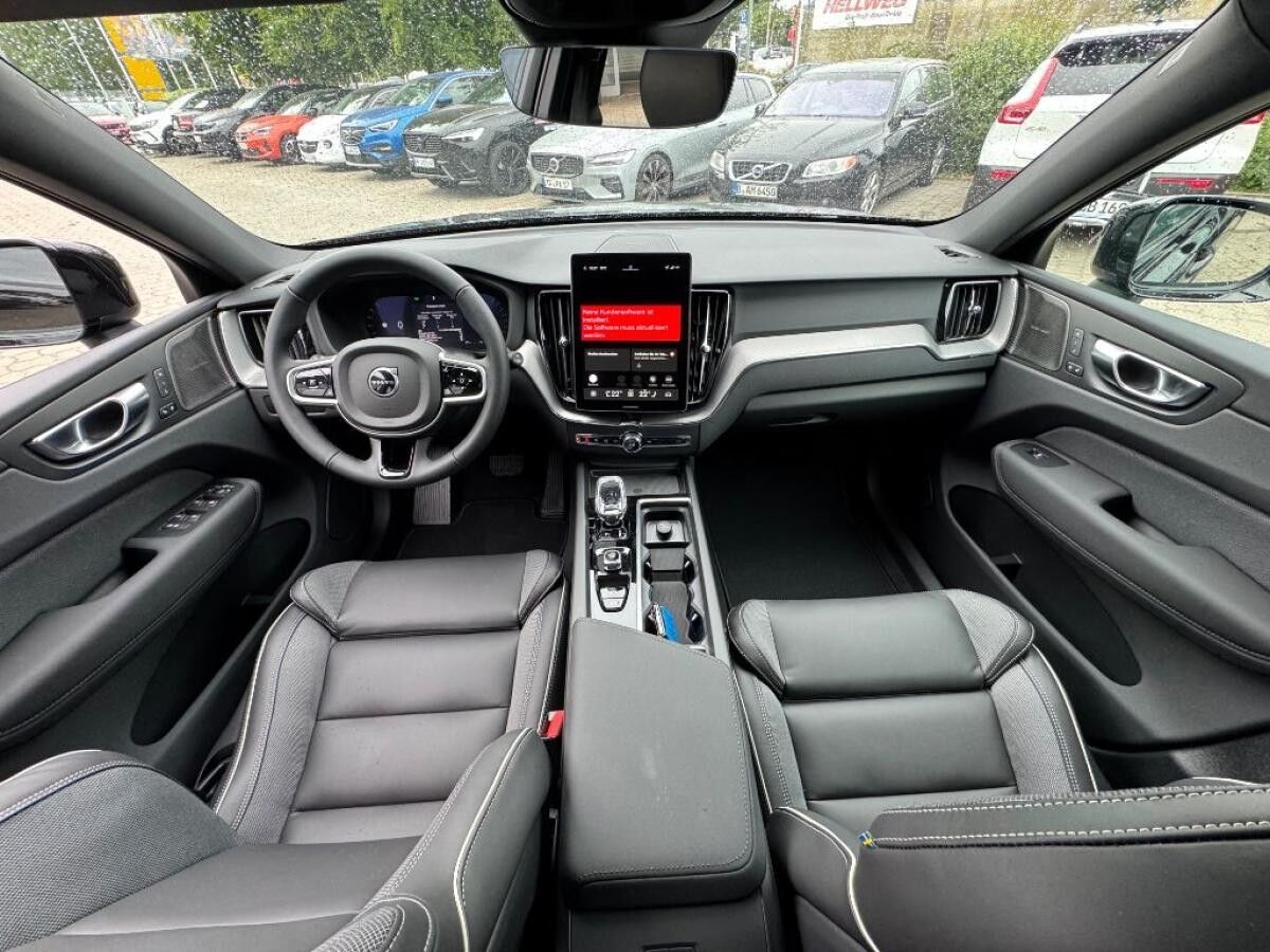 Volvo XC60 B5 B AWD Plus Black Edition+Pano+LichtPak