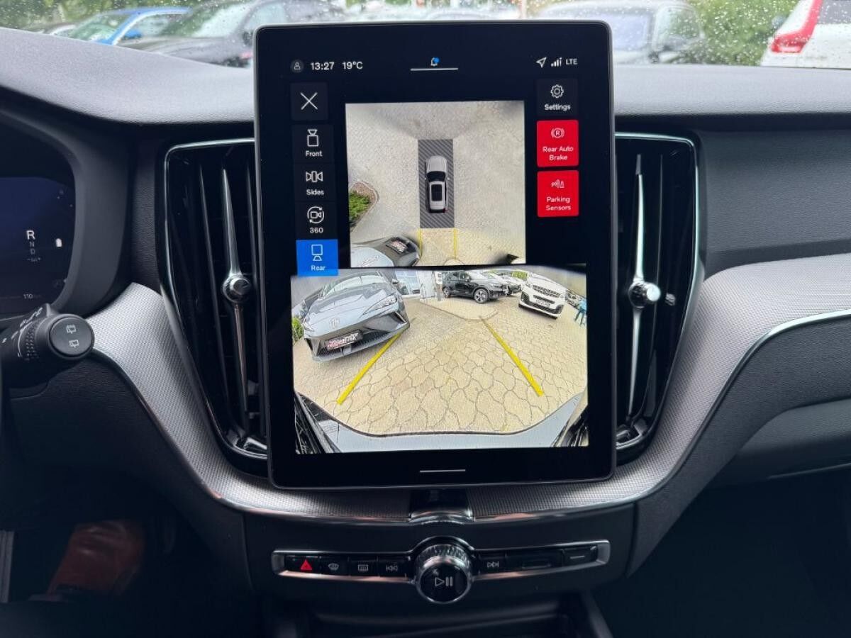 Volvo XC60 B5 B AWD Plus Black Edition+Pano+LichtPak