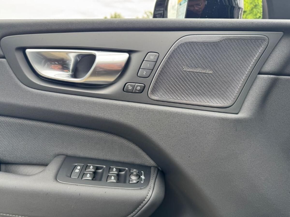 Volvo XC60 B5 B AWD Plus Black Edition+Pano+LichtPak