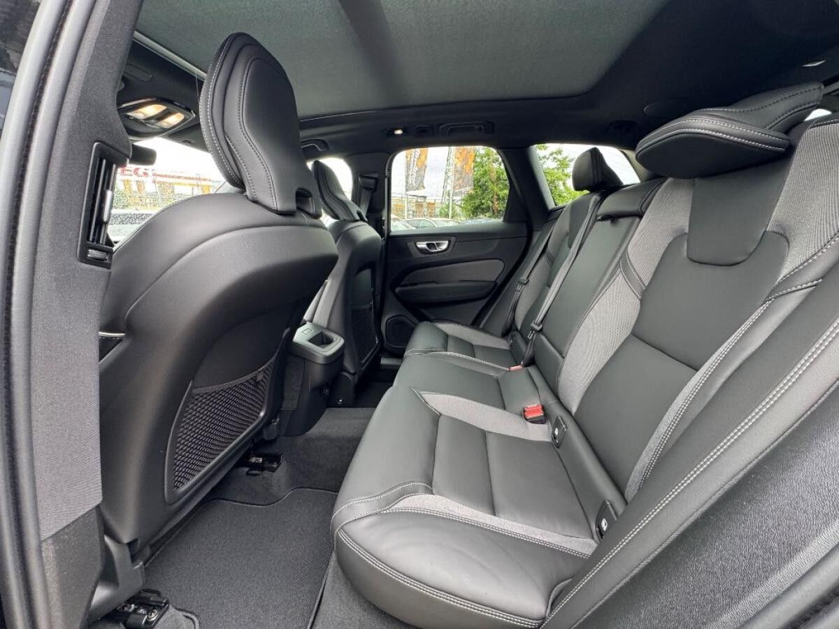 Volvo XC60 B5 B AWD Plus Black Edition+Pano+LichtPak