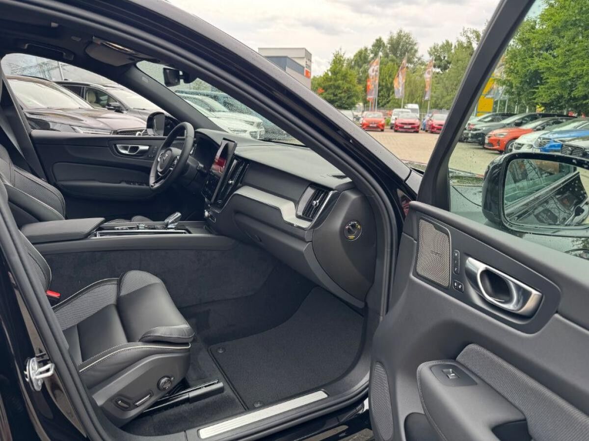 Volvo XC60 B5 B AWD Plus Black Edition+Pano+LichtPak