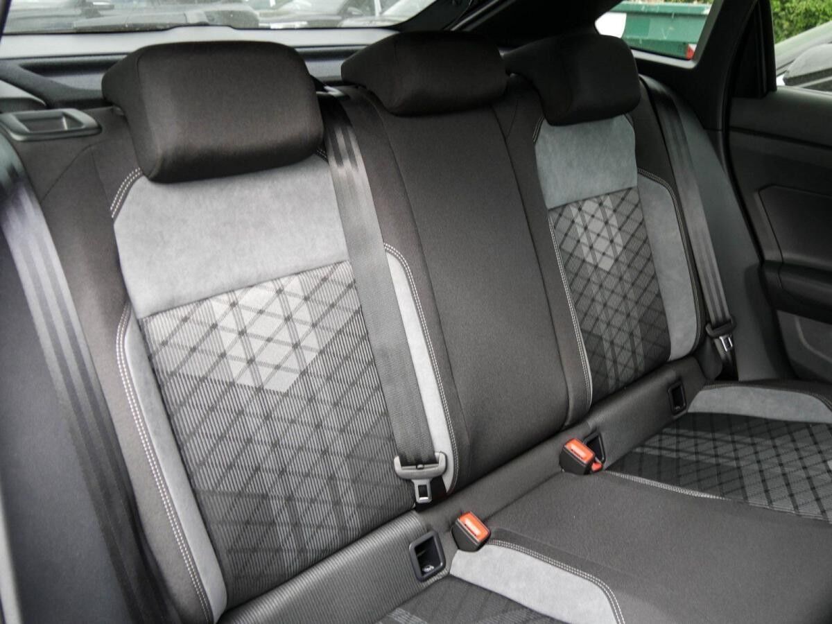 Volkswagen Taigo R-Line 1,5 l TSI DSG Pano,AHK,NAVI Lagerwagen !