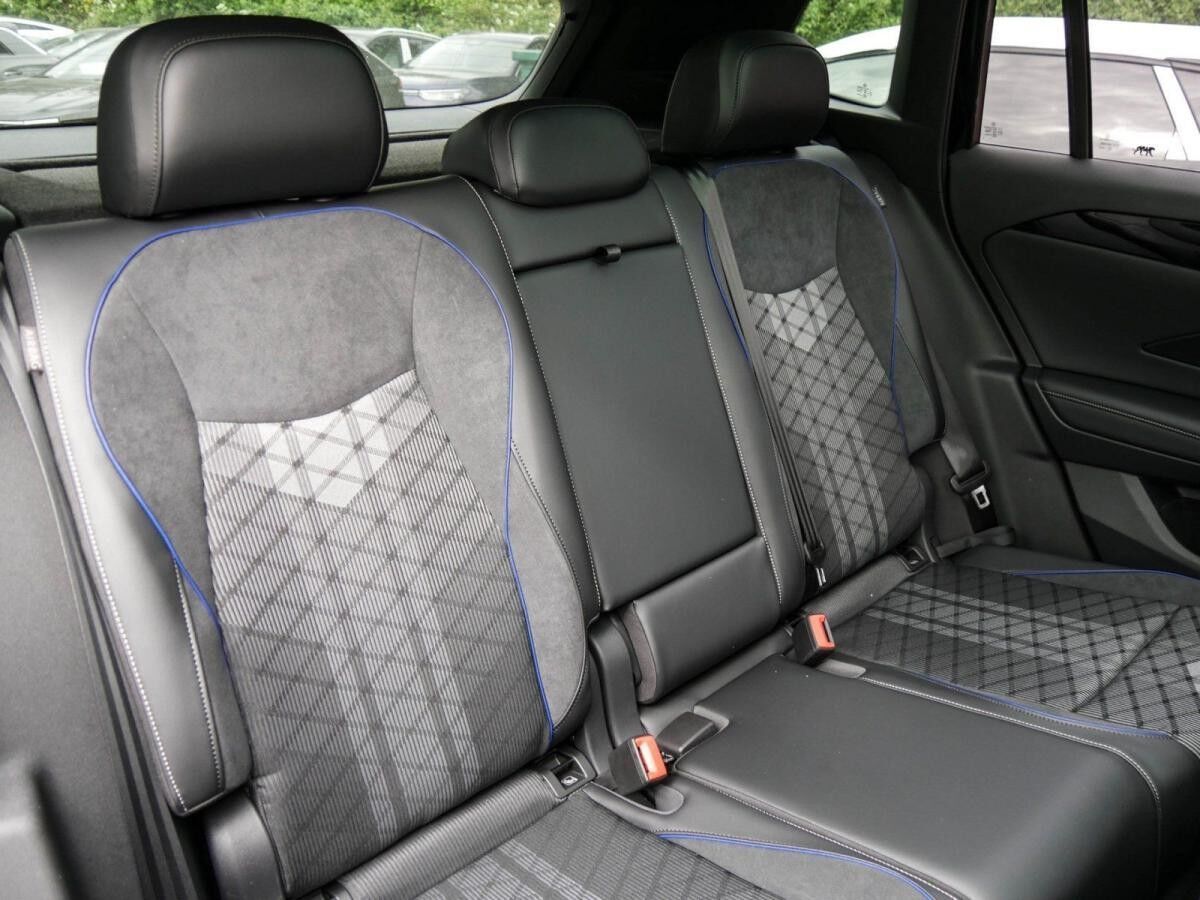 Volkswagen Tiguan R-Line 1,5 l eHybrid Pano,AHK,IQ,IQ-Drive Lagerwagen ! Volkswagen Tiguan R-Line 1,5 l eHybrid Pano,AHK,IQ,IQ-Drive Lagerwagen !