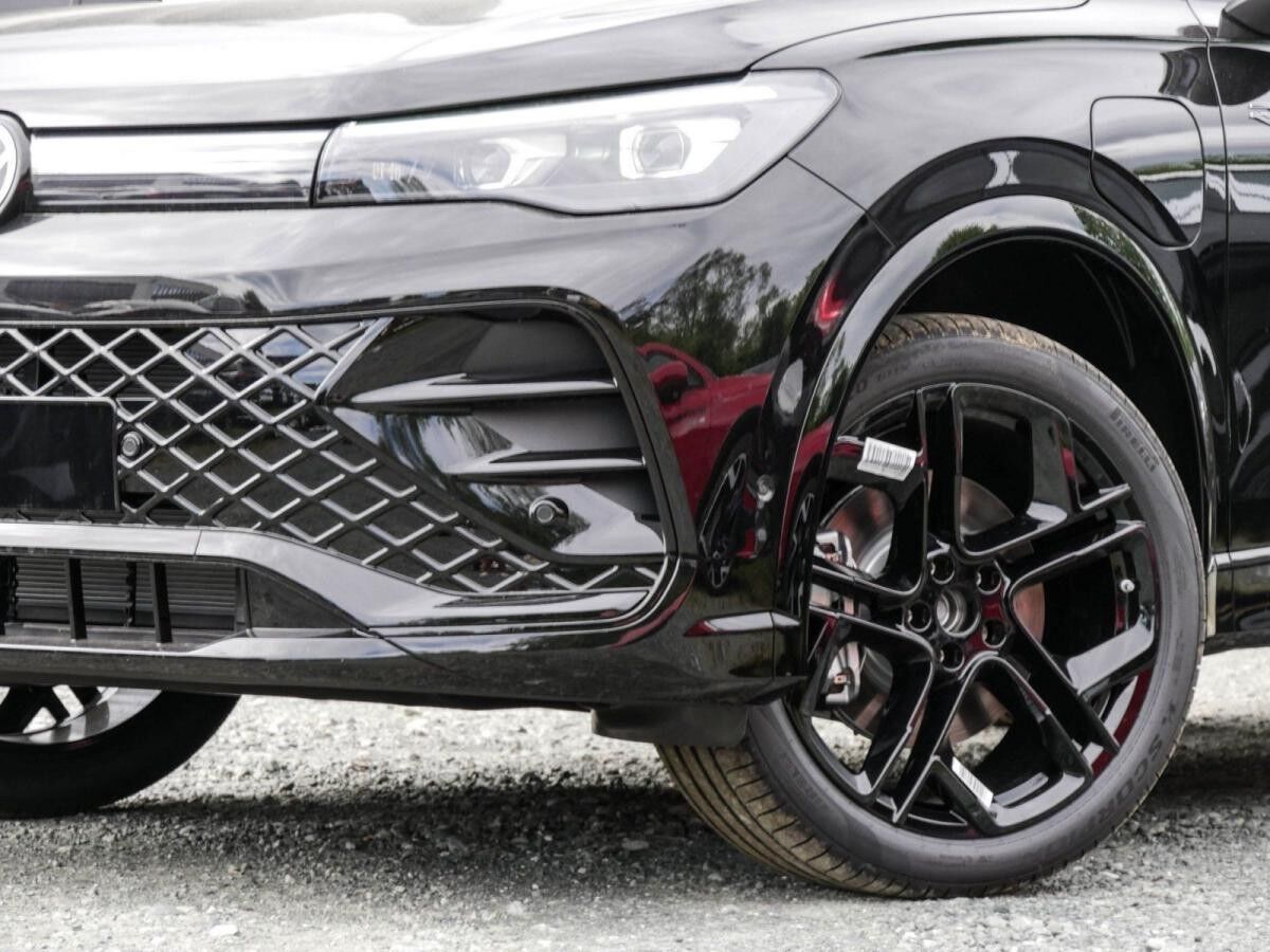 Volkswagen Tiguan R-Line 1,5 l eHybrid Pano,AHK,IQ,IQ-Drive Lagerwagen ! Volkswagen Tiguan R-Line 1,5 l eHybrid Pano,AHK,IQ,IQ-Drive Lagerwagen !