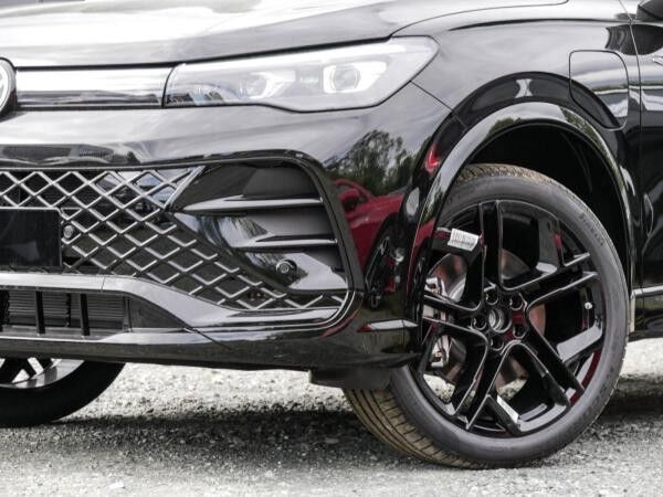 Volkswagen Tiguan R-Line 1,5 l eHybrid Pano,AHK,IQ,IQ-Drive Lagerwagen !