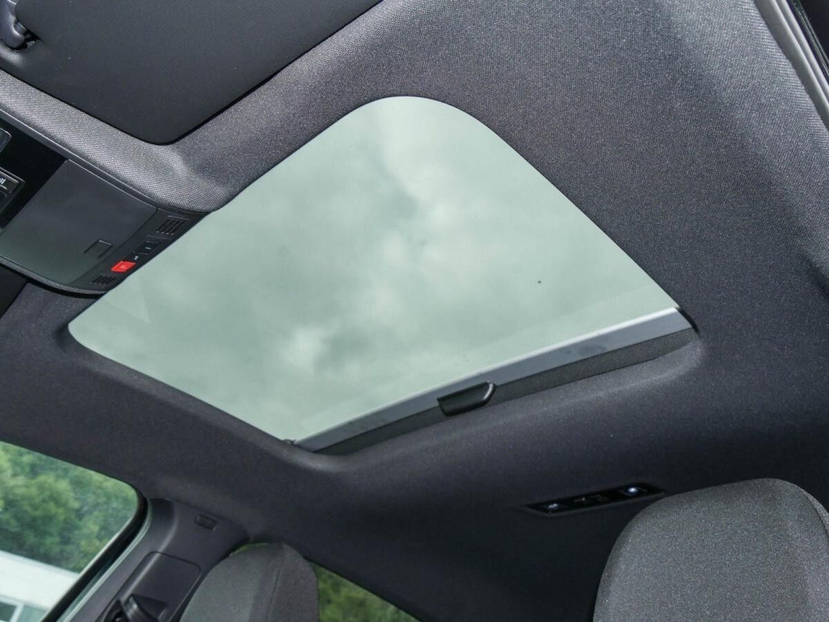 Volkswagen Taigo R-Line 1,5 l TSI DSG Pano,AHK,NAVI Lagerwagen !