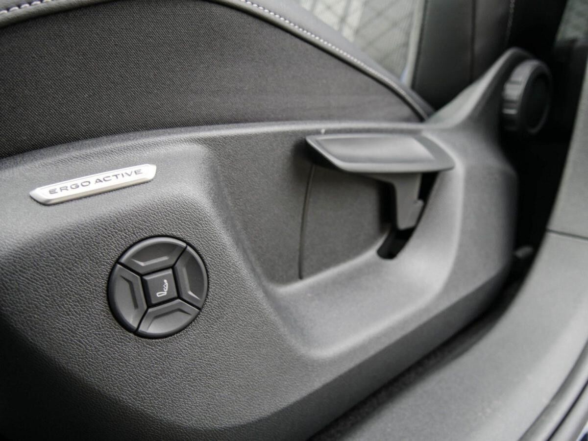 Volkswagen Tiguan R-Line 1,5 l eHybrid Pano,AHK,IQ,IQ-Drive Lagerwagen ! Volkswagen Tiguan R-Line 1,5 l eHybrid Pano,AHK,IQ,IQ-Drive Lagerwagen !