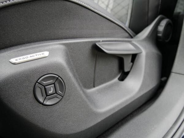 Volkswagen Tiguan R-Line 1,5 l eHybrid Pano,AHK,IQ,IQ-Drive Lagerwagen !