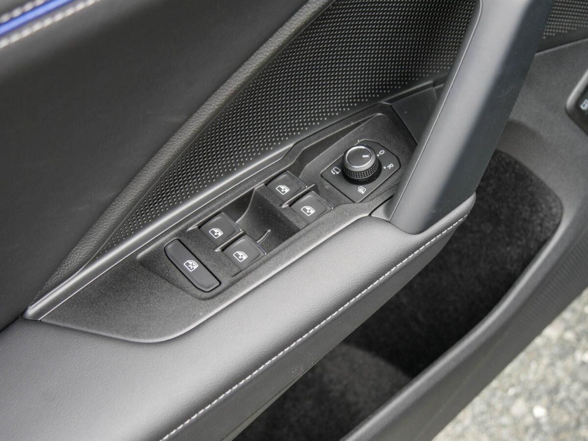 Volkswagen Tiguan R-Line 1,5 l eHybrid Pano,AHK,IQ,IQ-Drive Lagerwagen ! Volkswagen Tiguan R-Line 1,5 l eHybrid Pano,AHK,IQ,IQ-Drive Lagerwagen !