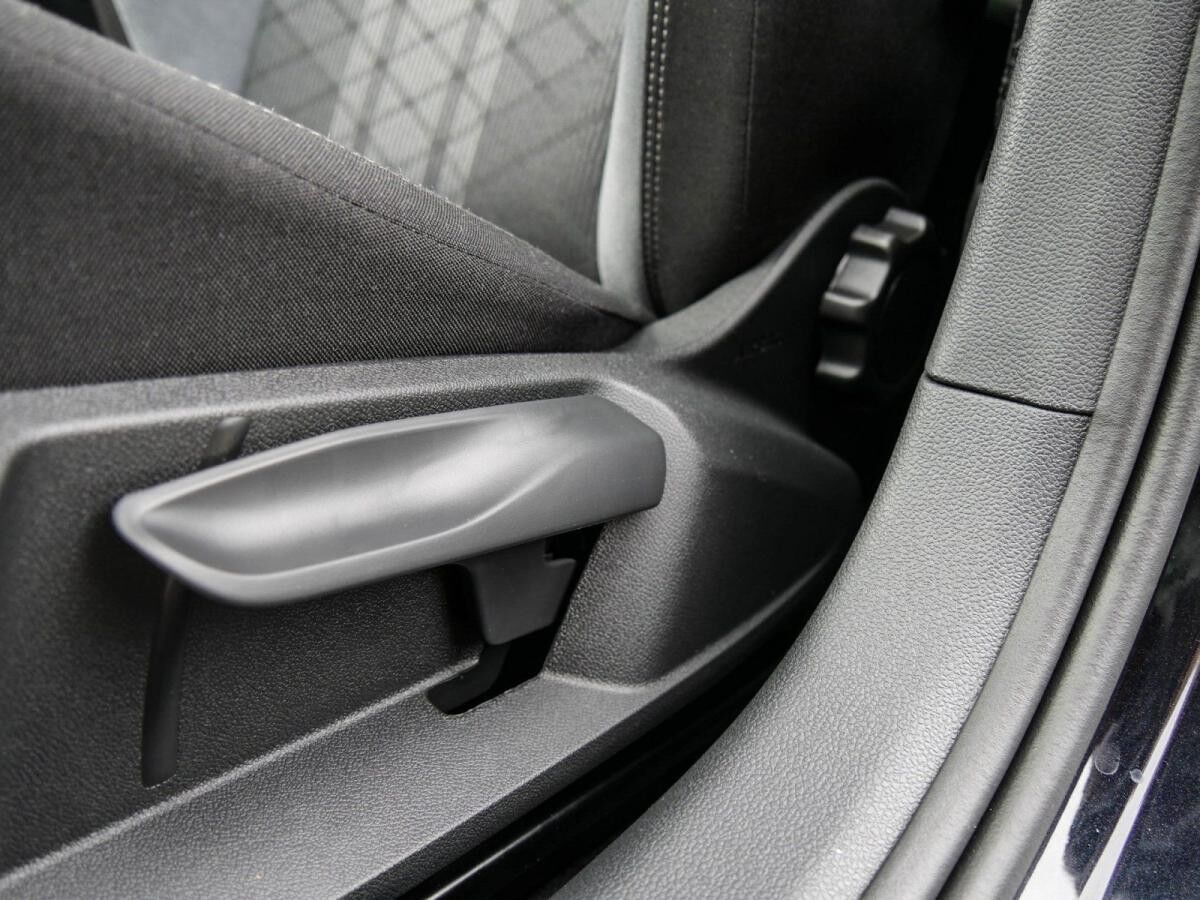 Volkswagen Taigo R-Line 1,5 l TSI DSG Pano,AHK,NAVI Lagerwagen !