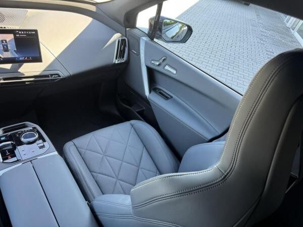 BMW ix xDrive60 +++UPE: *124790?,--+++