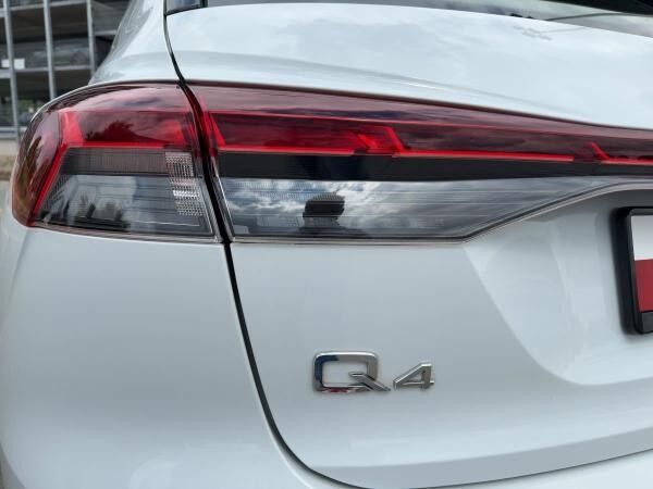 Audi Q4 e-tron Advanced 35 LED Assist.-Pak. Teilleder