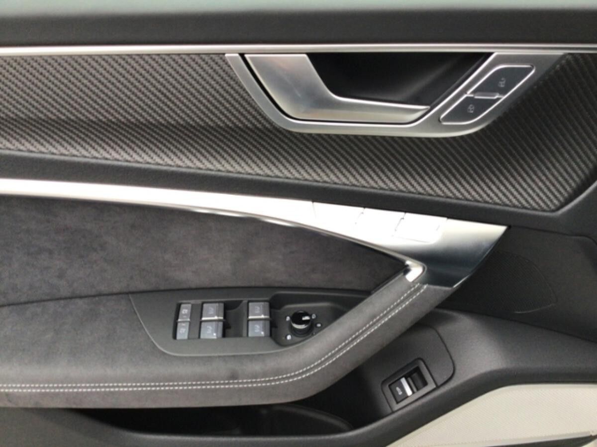 Audi RS6 Avant 4.0TFSI quattro Audi RS6 Avant 4.0TFSI quattro