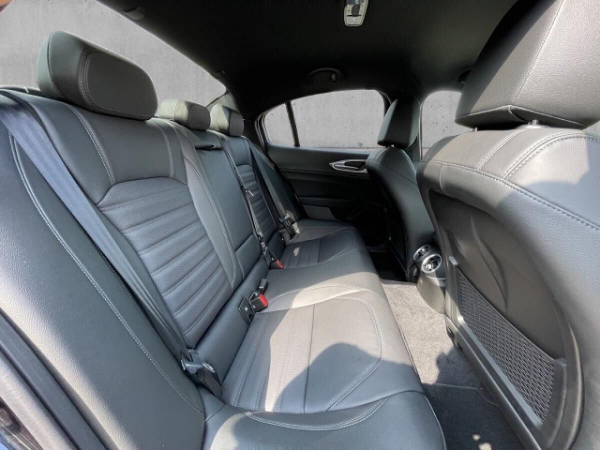 Alfa Romeo Giulia Veloce Q4 2.0 HARMAN/KARDON+PDC+KAMERA+CARPLAY