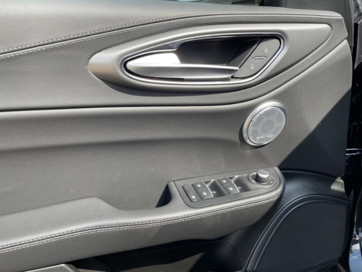 Alfa Romeo Giulia Veloce Q4 2.0 HARMAN/KARDON+PDC+KAMERA+CARPLAY