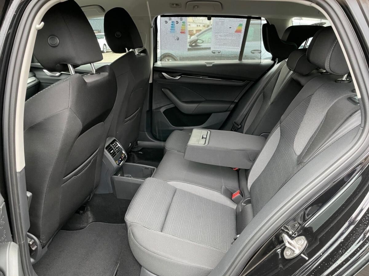 Skoda Octavia Combi Selection*1.5TSI*DSG*NAVI*MATRIX*