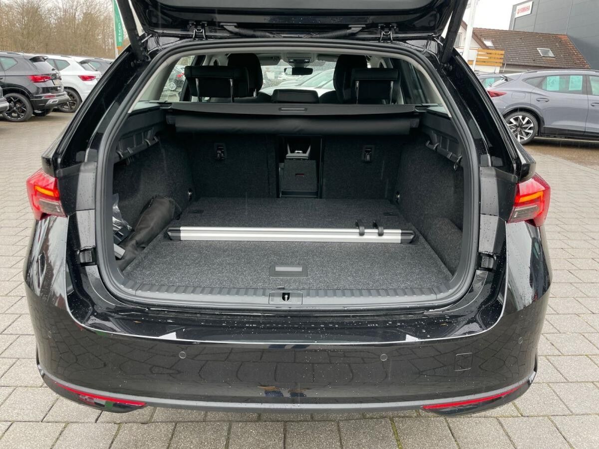 Skoda Octavia Combi Selection*1.5TSI*DSG*NAVI*MATRIX*