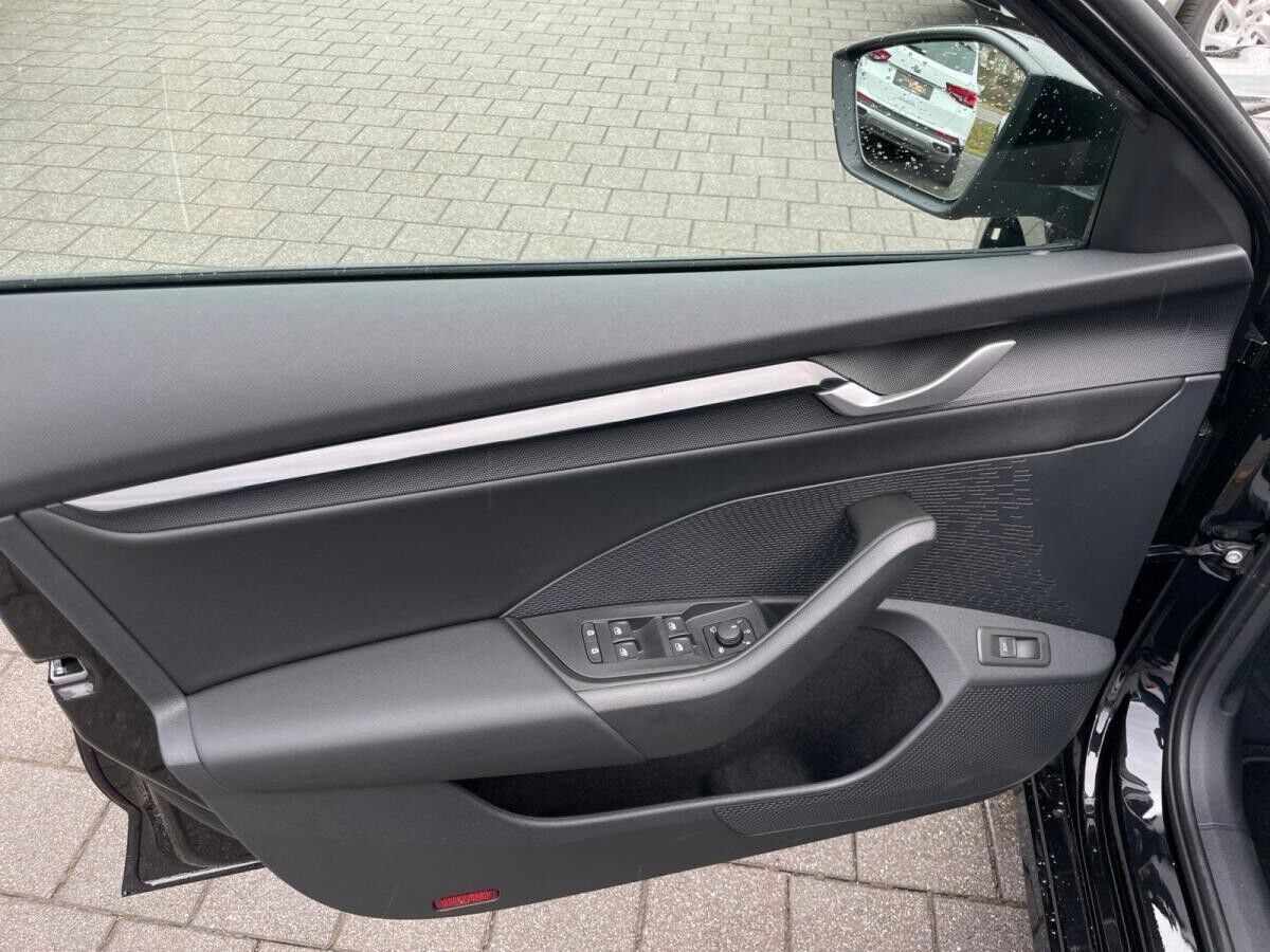 Skoda Octavia Combi Selection*1.5TSI*DSG*NAVI*MATRIX*