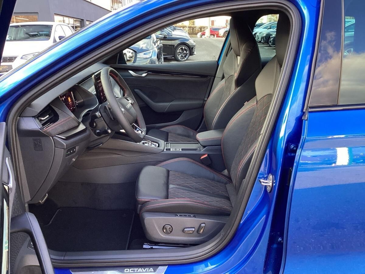 Skoda Octavia Combi RS*2.0TSI*DSG*NAVI*MATRIX-LED*AHK*